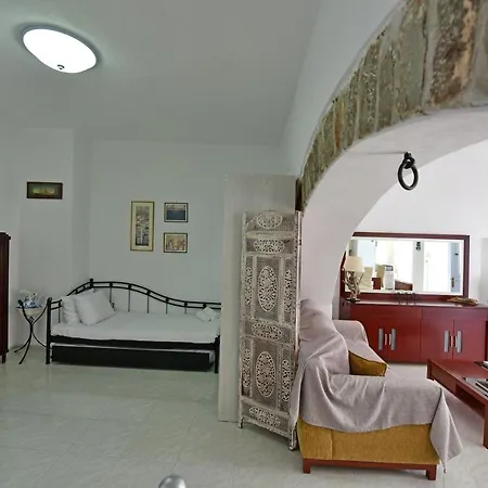 Arco I/ Downtown Rustic Apartment/4 Min From Port Hydra (Saronic Islands)