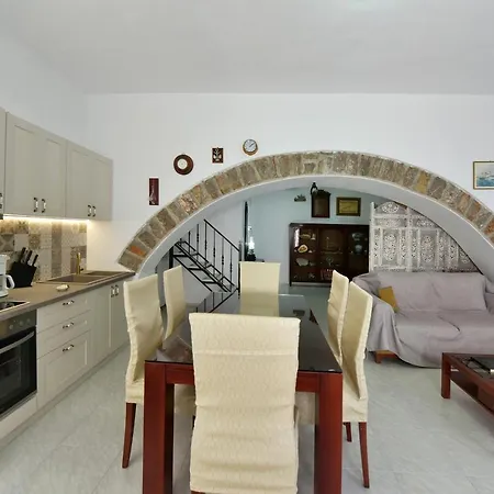 Arco I/ Downtown Rustic Apartment/4 Min From Port *