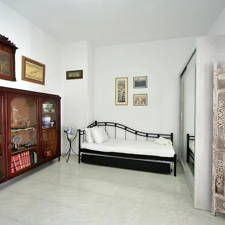 Arco I/ Downtown Rustic Apartment/4 Min From Port Apartment Hydra (Saronic Islands)